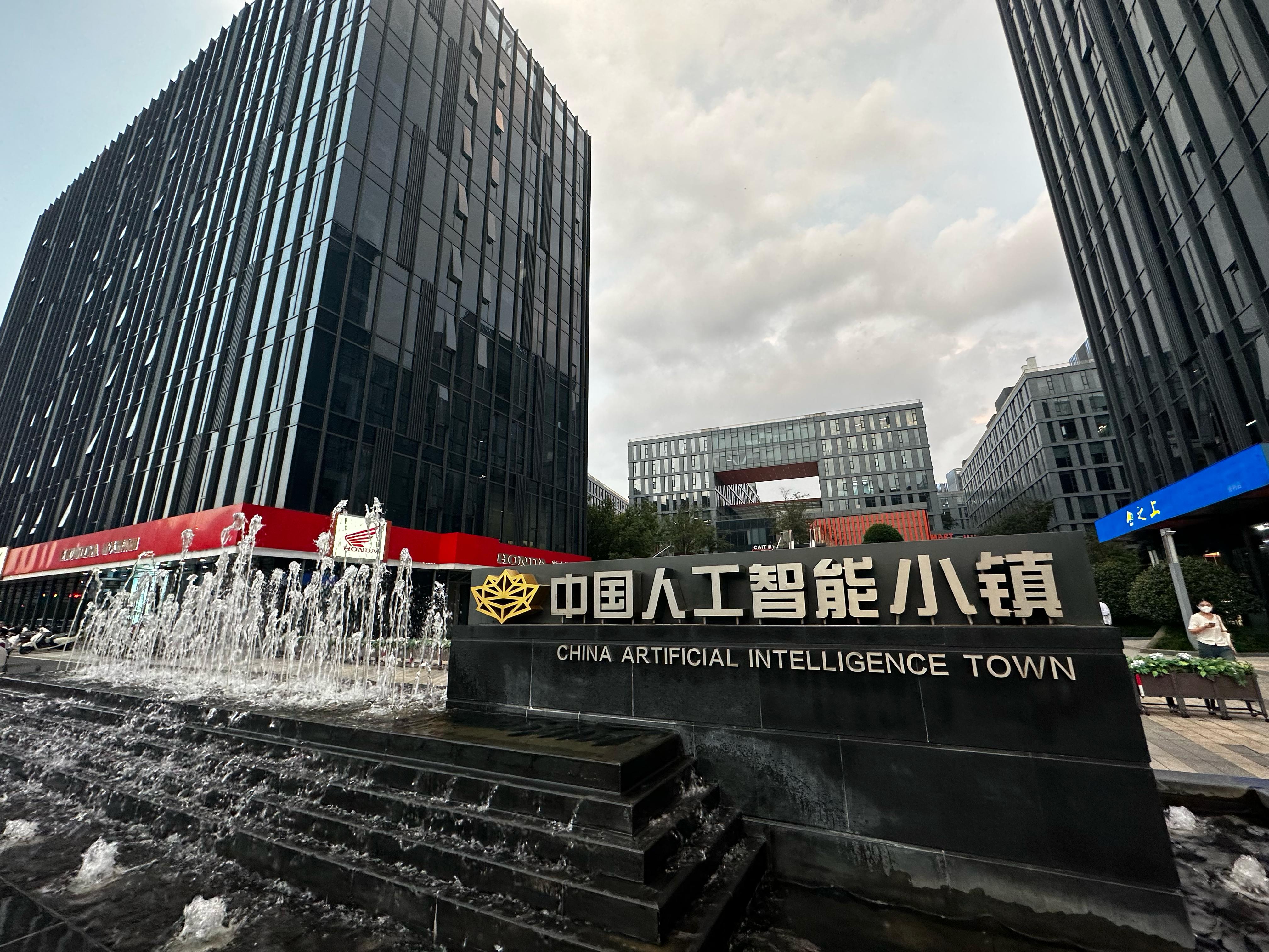 La fbrica de Yololiv en China est ubicada en el centro ms moderno de la ciudad donde se llevan a cabo los principales desarrollos de tecnologa artificial. 
